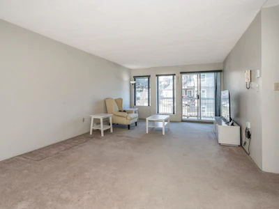 210-1860 E Southmere Crescent - 4