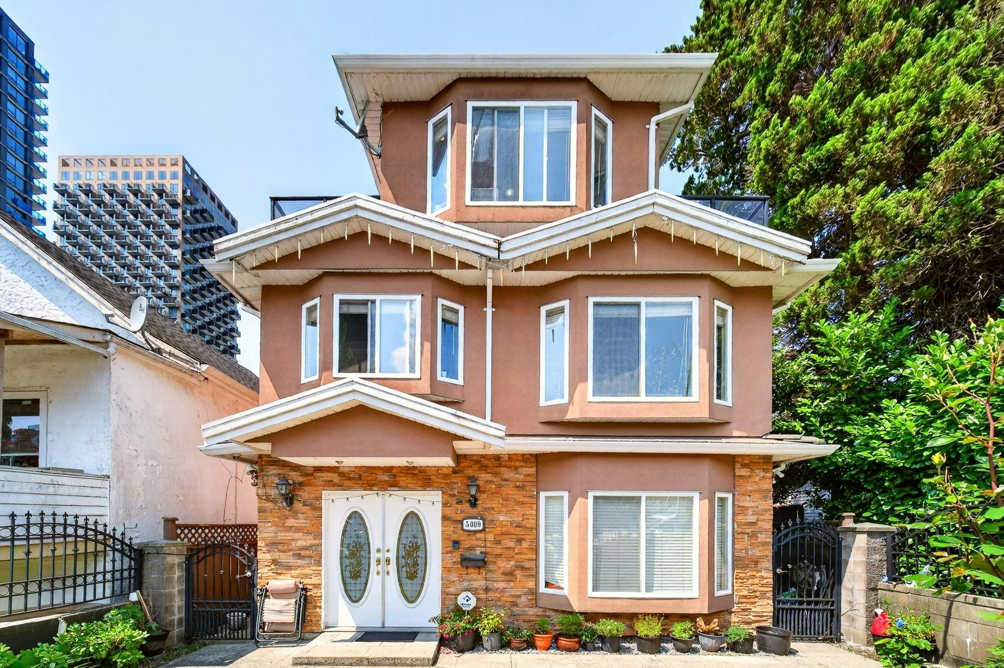 5009 Payne Street, Vancouver, BC, V5R 4J5