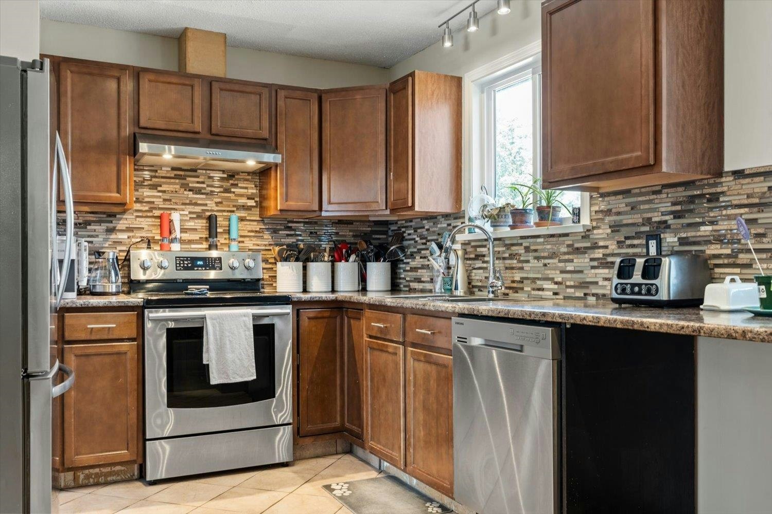 9334 James Street, Chilliwack, BC, V2P 6G9 - 6