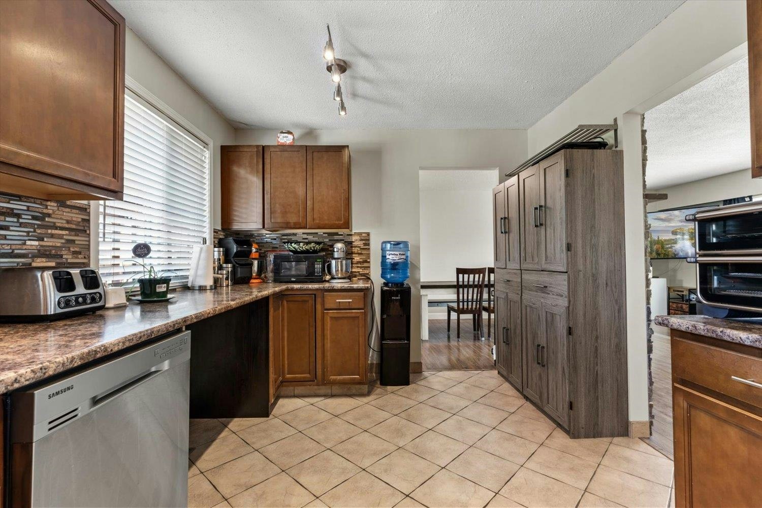 9334 James Street, Chilliwack, BC, V2P 6G9 - 7