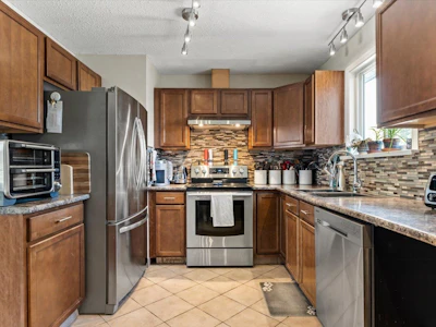 9334 James Street - 5