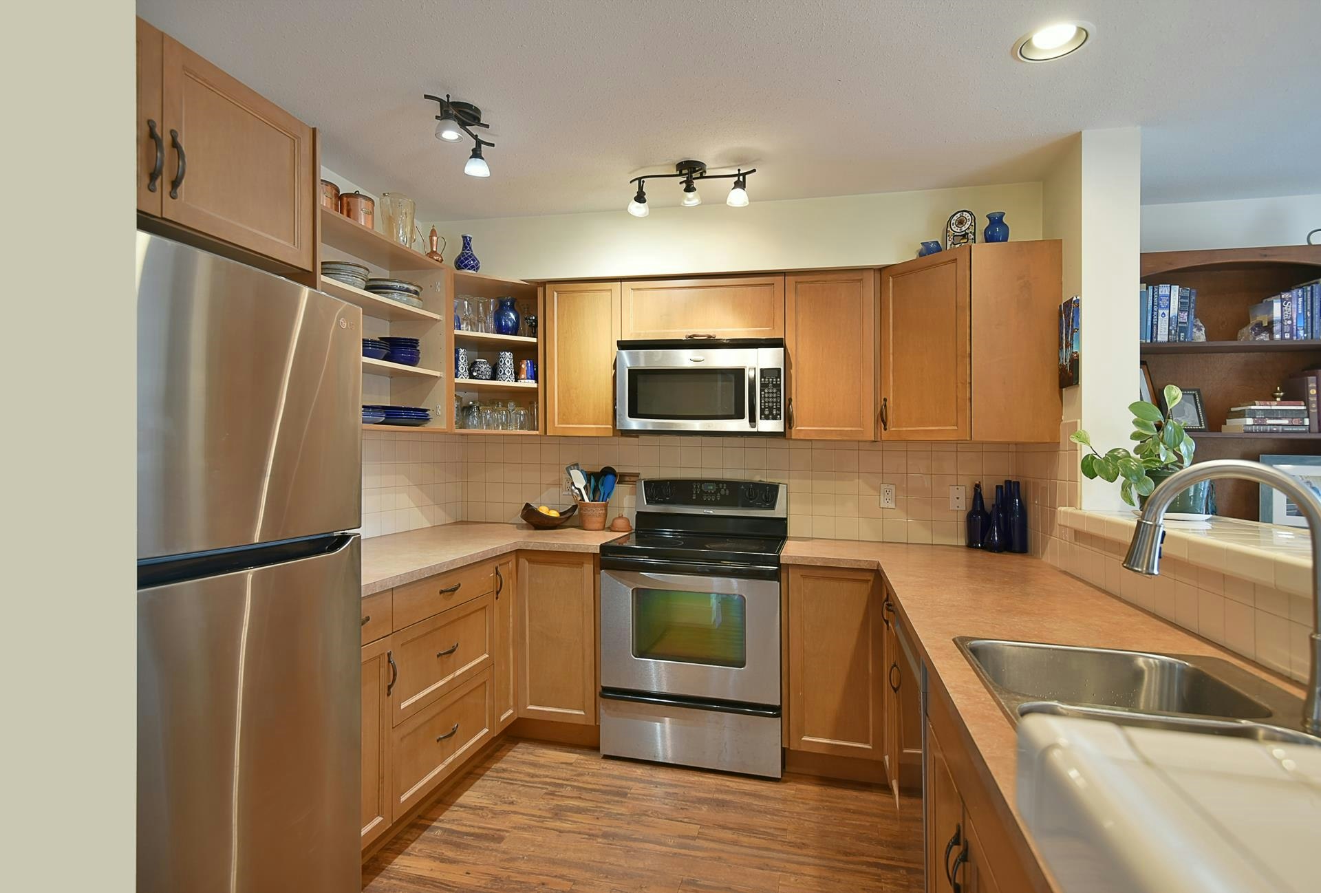 303-5711 Ebbtide Street, Sechelt, BC, V7Z 0J5