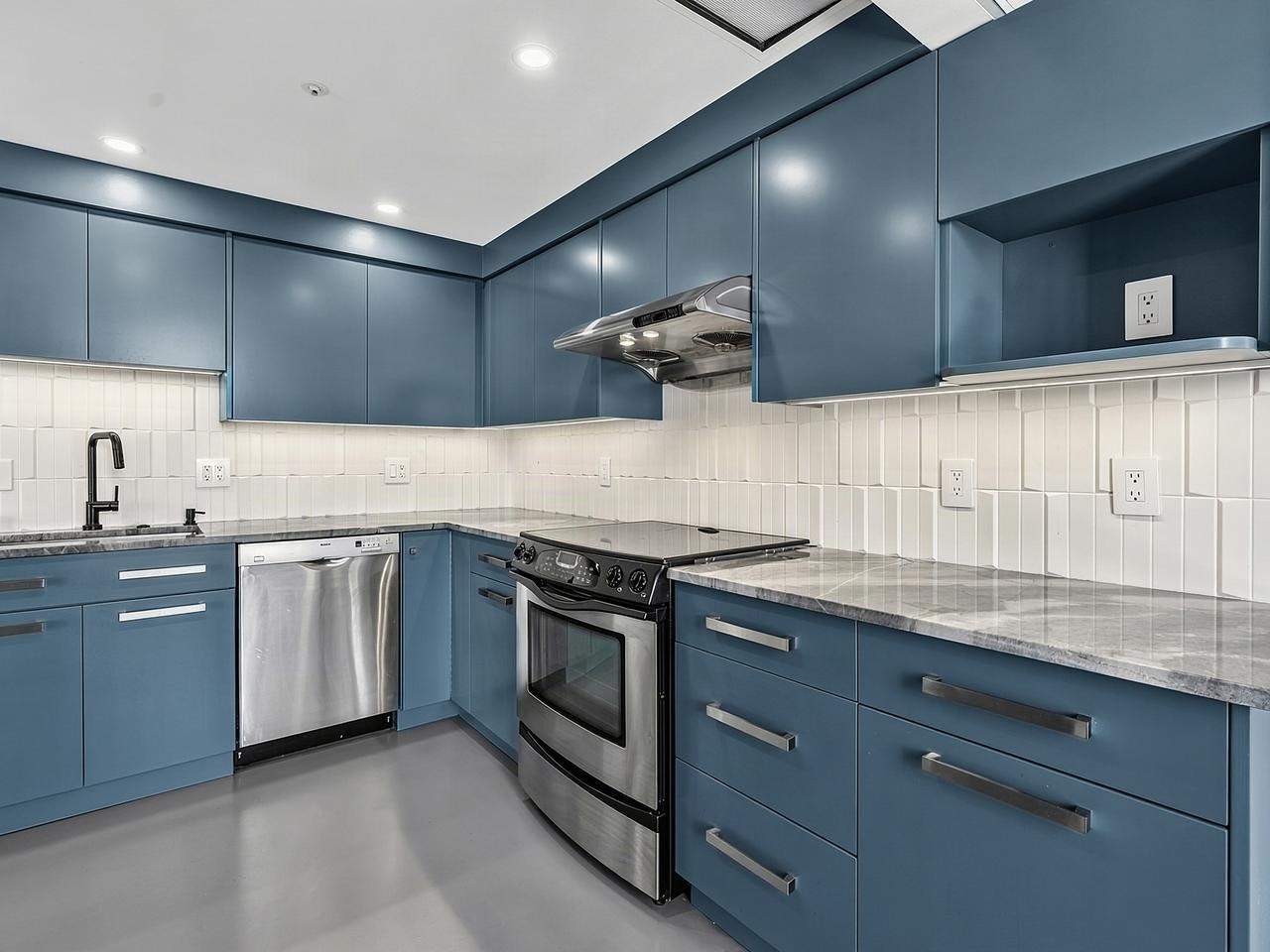 15C-199 Drake Street, Vancouver, BC, V6Z 2T9 - 15