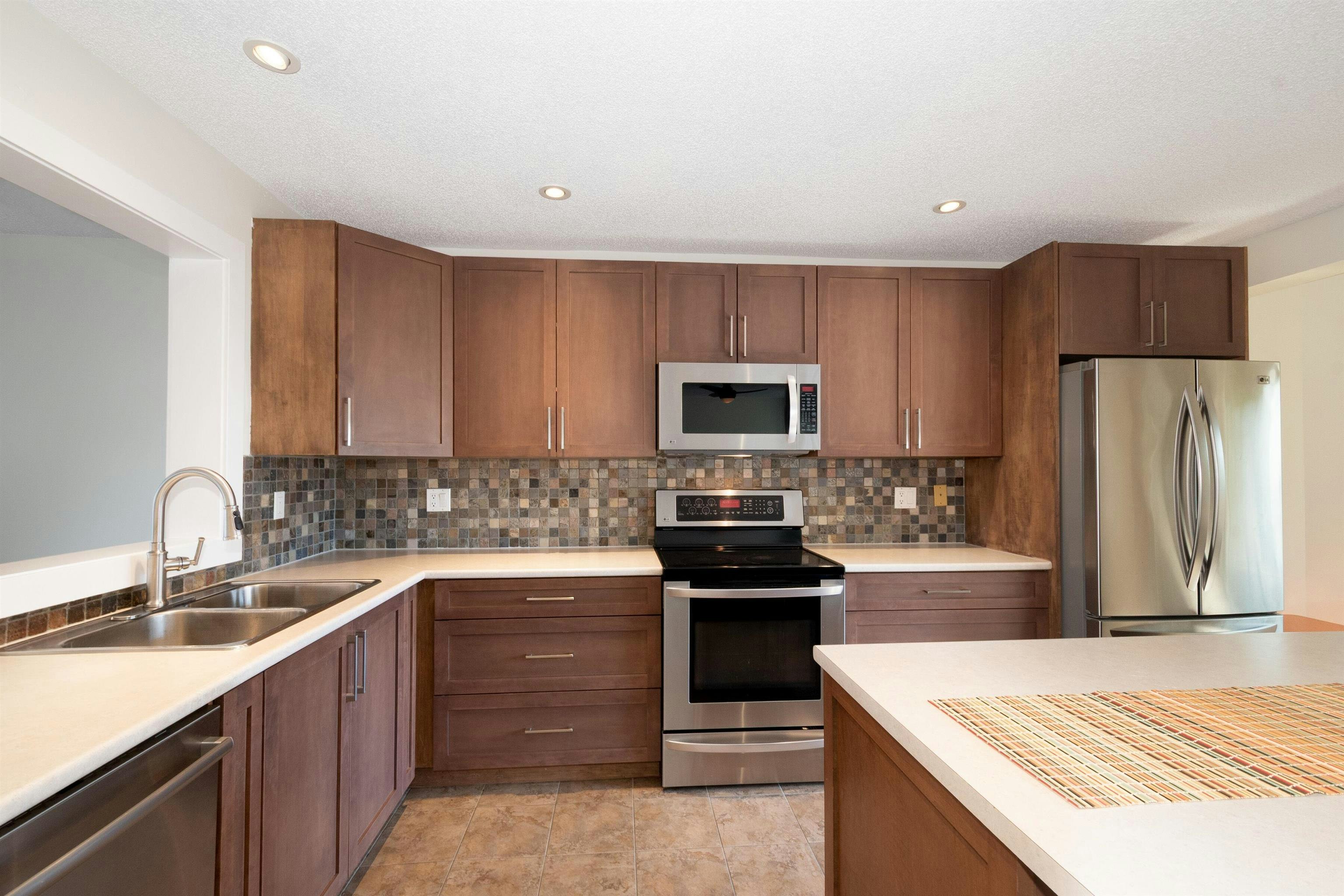 138-1140 Castle Crescent, Port Coquitlam, BC, V3C 5R1 - 11