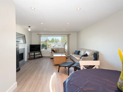 138-1140 Castle Crescent - 2