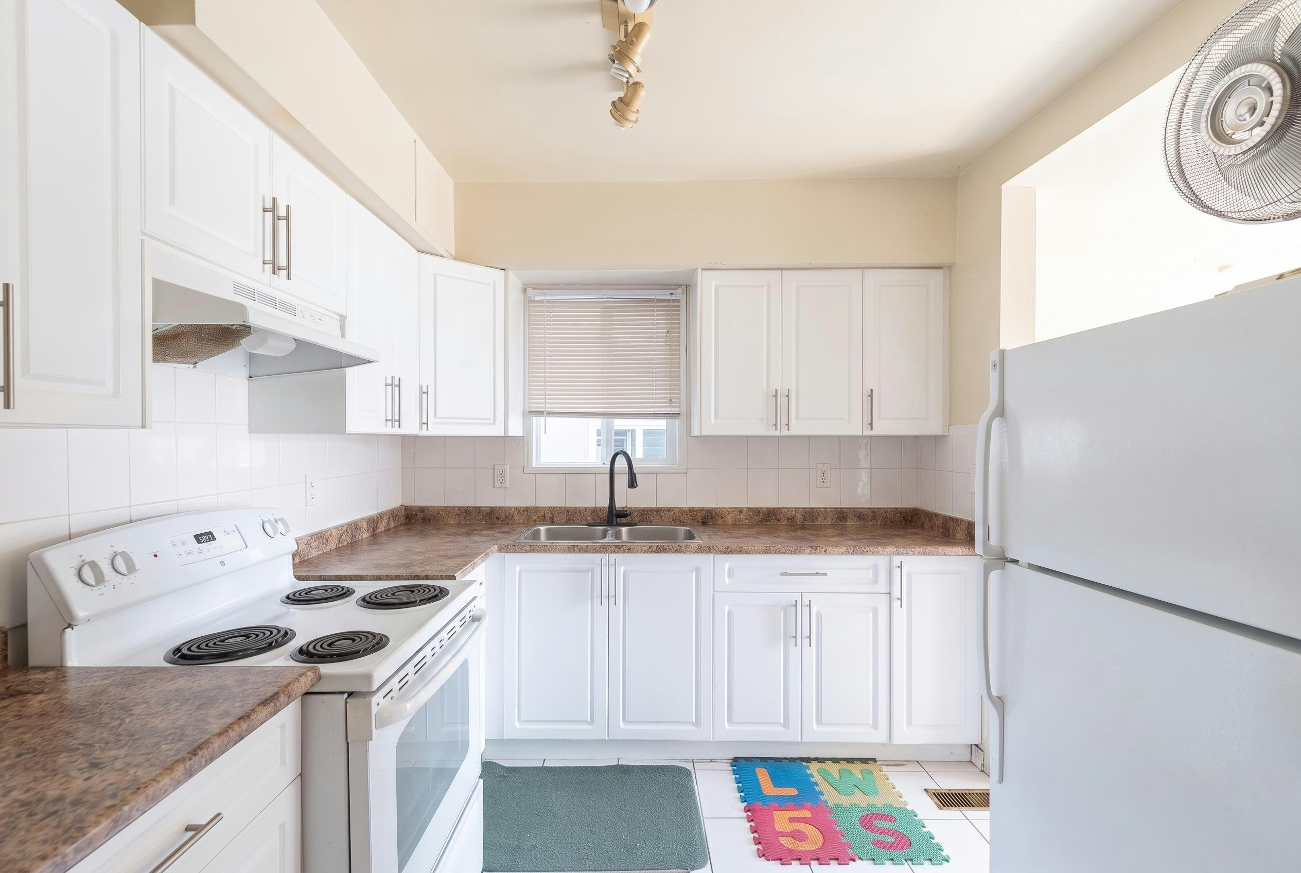 380 E 58th Avenue, Vancouver, BC, V5X 1V9 - 7