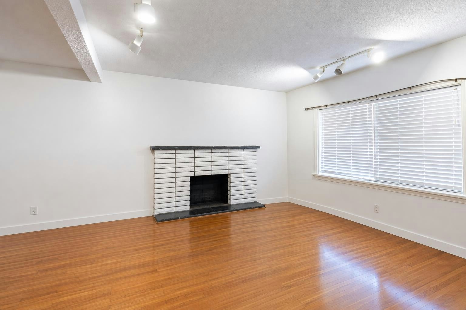 380 E 58th Avenue, Vancouver, BC, V5X 1V9 - 6