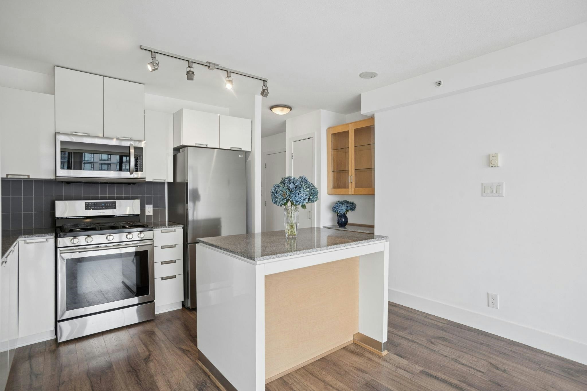903-151 W 2nd Street, North Vancouver, BC, V7M 3P1 - 8