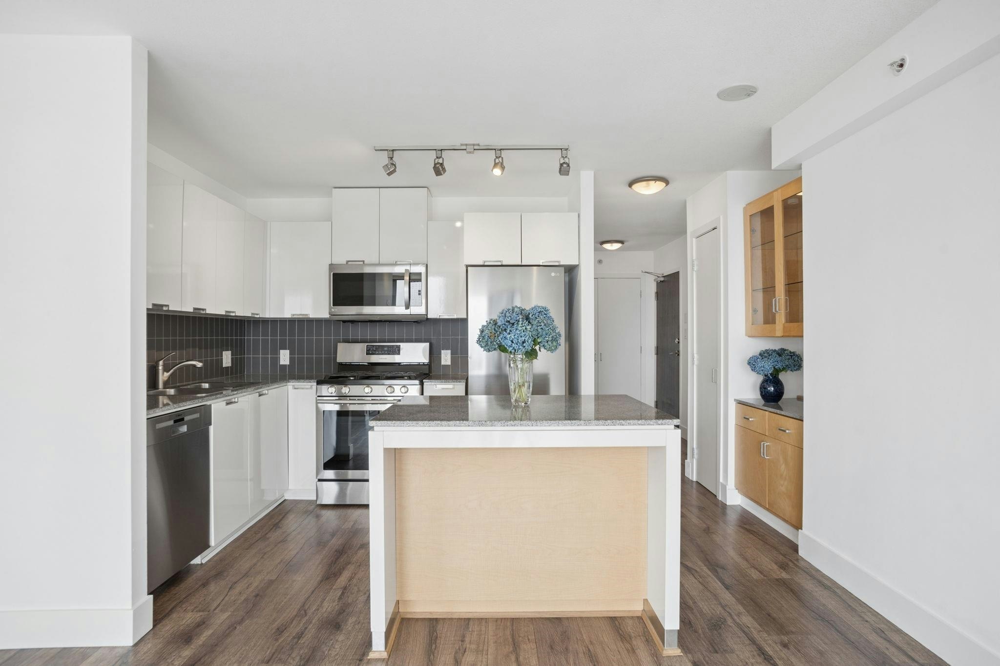 903-151 W 2nd Street, North Vancouver, BC, V7M 3P1 - 7