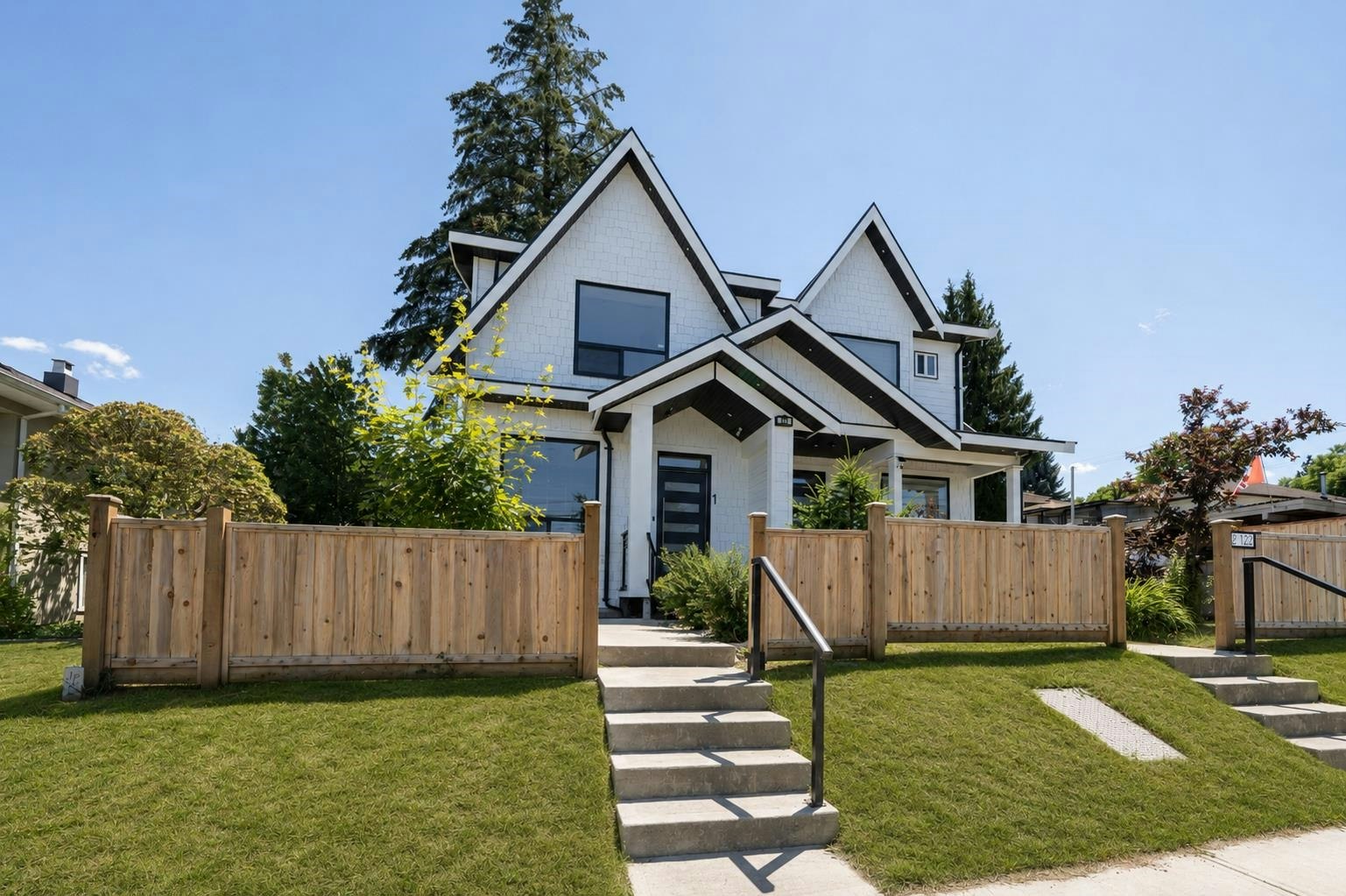 1-122 Eighth Avenue, New Westminster, BC, V3L 1X8