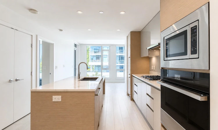 405-3538 Sawmill Crescent