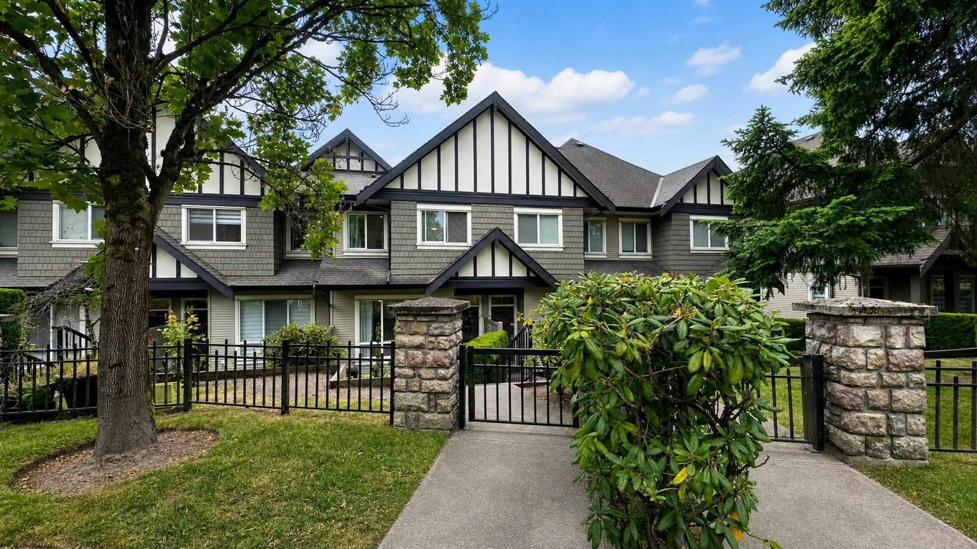 16-9088 Halston Court, Burnaby, BC, V3N 0A7
