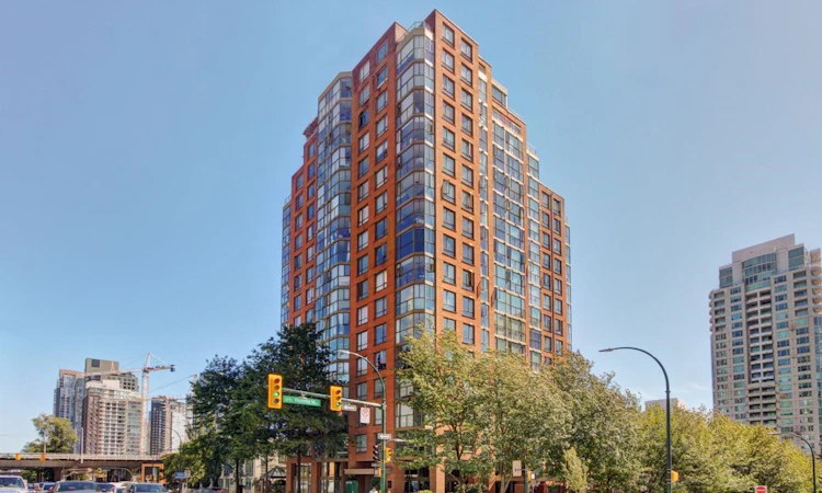 1007-888 Pacific Street