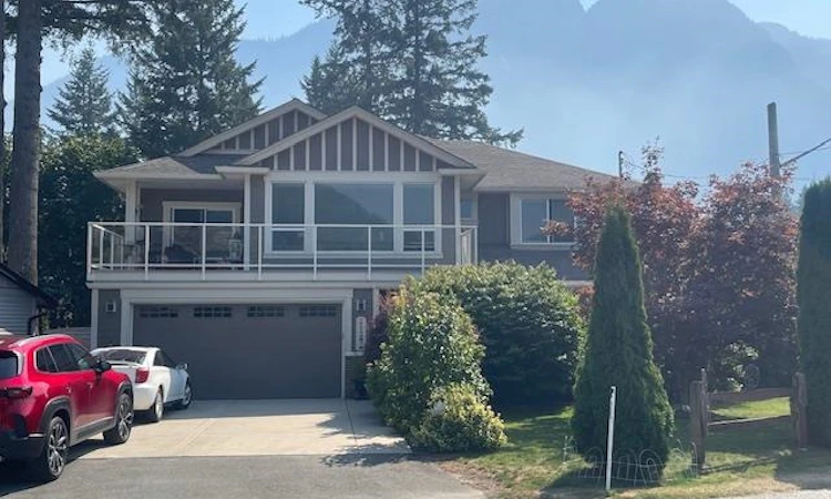 21296 Lakeview Crescent