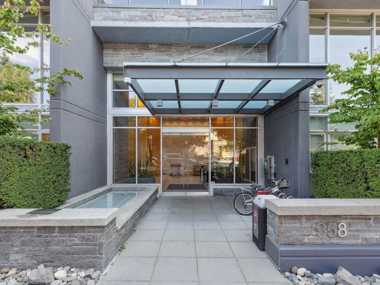 603-958 Ridgeway Avenue, Coquitlam, BC, V3K 0C5 - 3