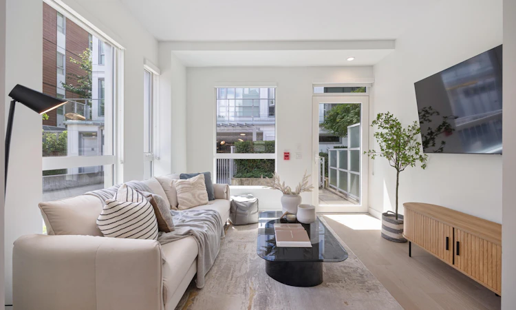 477 W King Edward Avenue