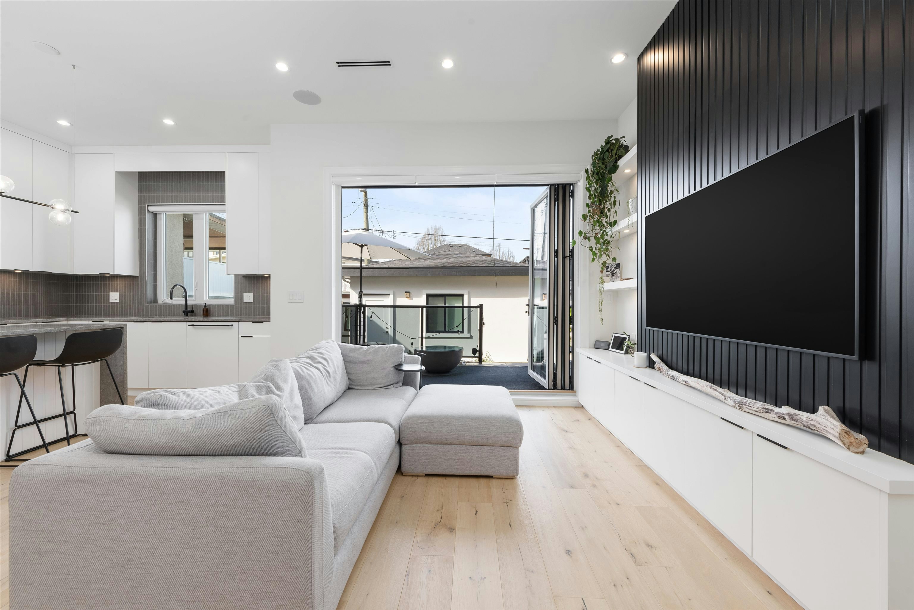 5059 Sherbrooke Street, Vancouver, BC, V5W 3M1 - 5