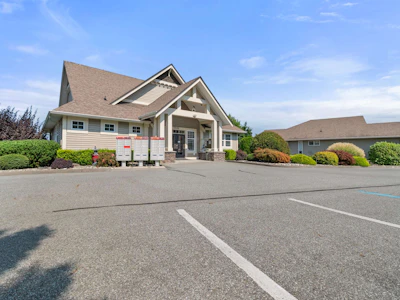 5976 Hunter Creek Crescent - 2
