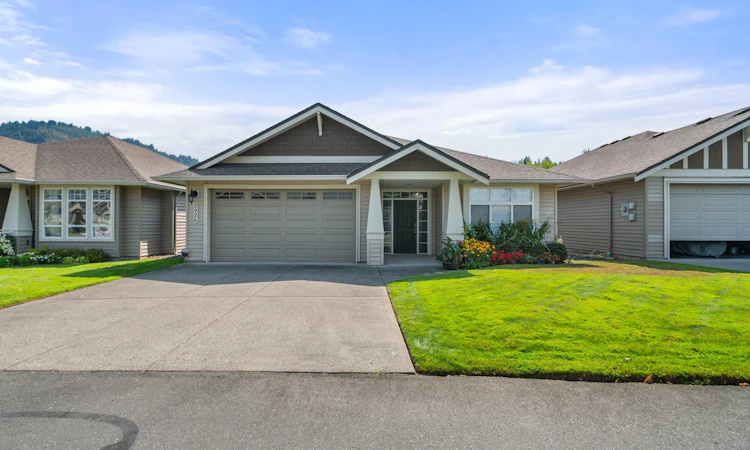 5976 Hunter Creek Crescent