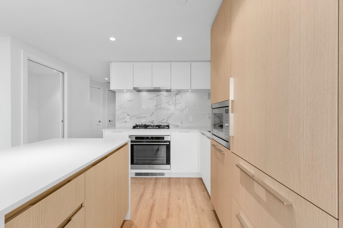 1208-1500 Fern Street, North Vancouver, BC, V7J 1H6 - 5