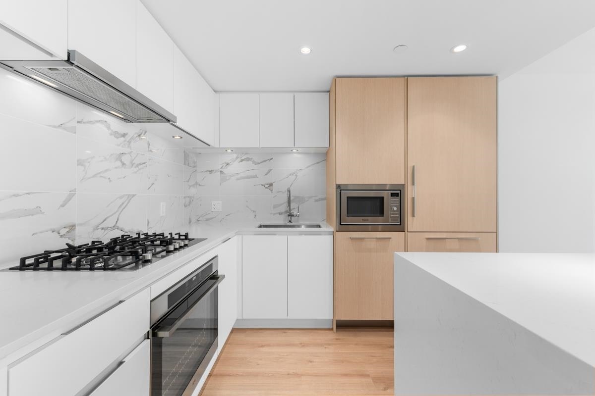 1208-1500 Fern Street, North Vancouver, BC, V7J 1H6 - 2