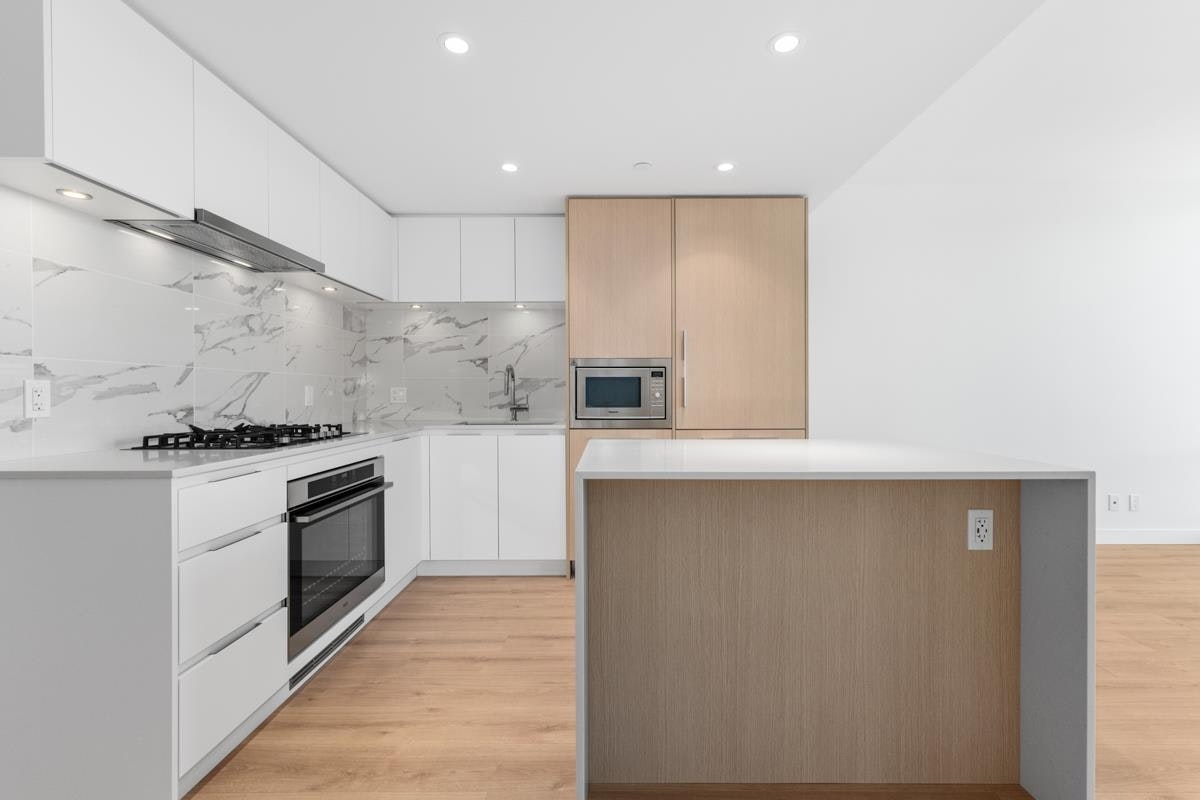 1208-1500 Fern Street, North Vancouver, BC, V7J 1H6 - 3