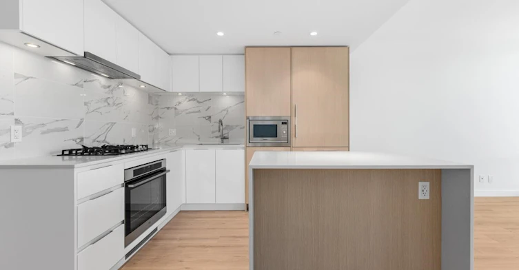 1208-1500 Fern Street, North Vancouver, BC, V7J 1H6 - 3