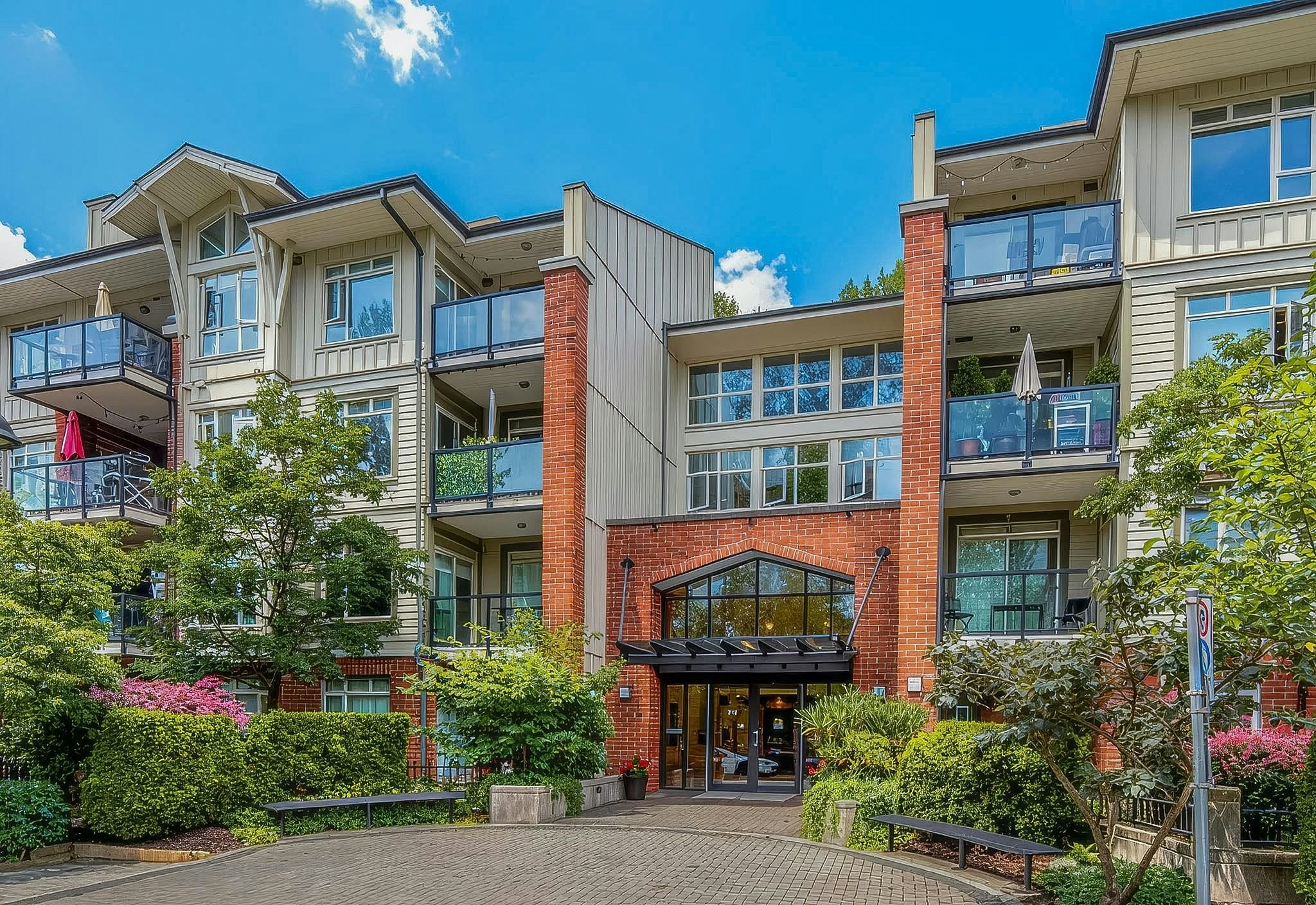 304-100 Capilano Road, Port Moody, BC, V3H 5M9