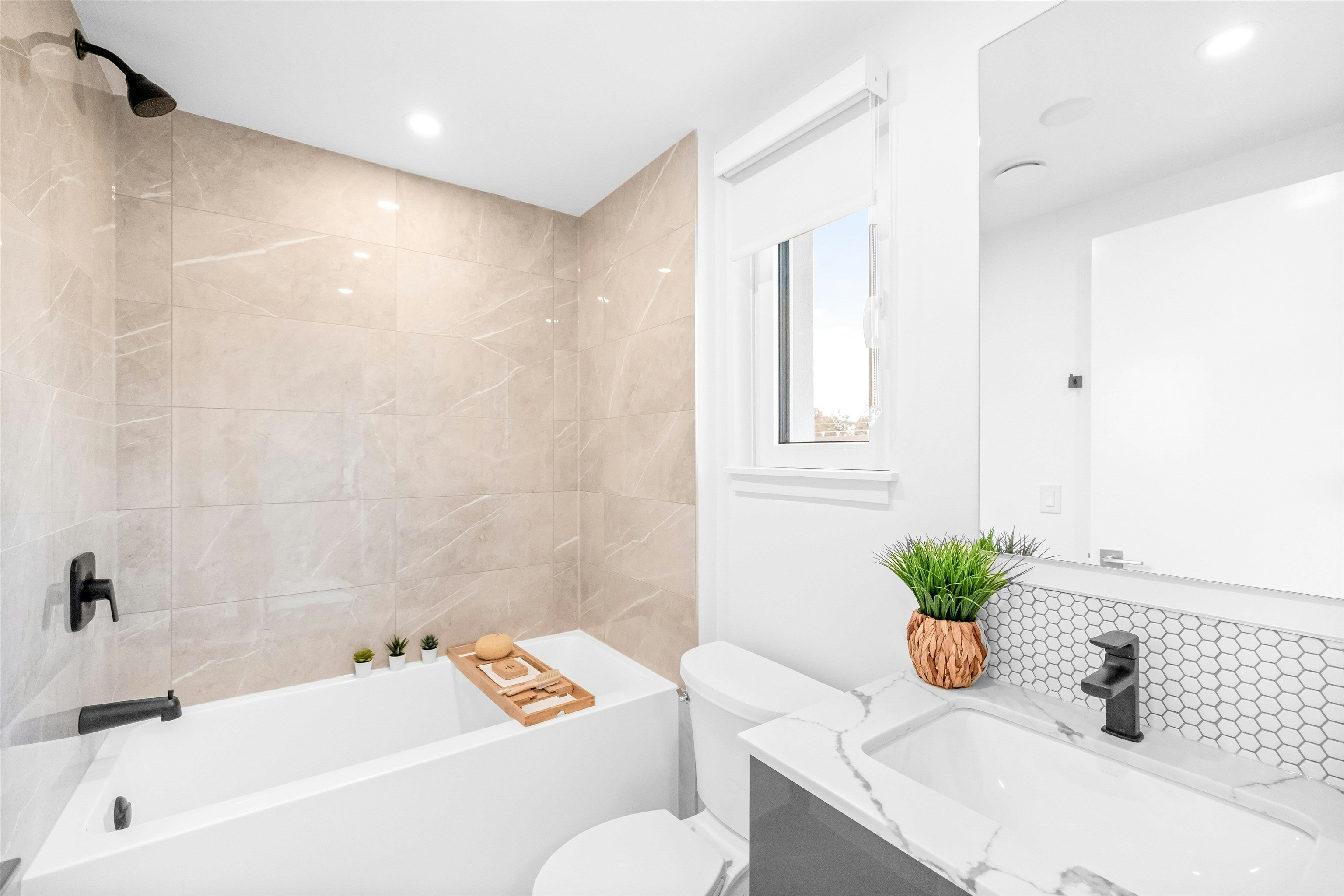 2069 E 1st Avenue, Vancouver, BC, V5N 1B6 - 18