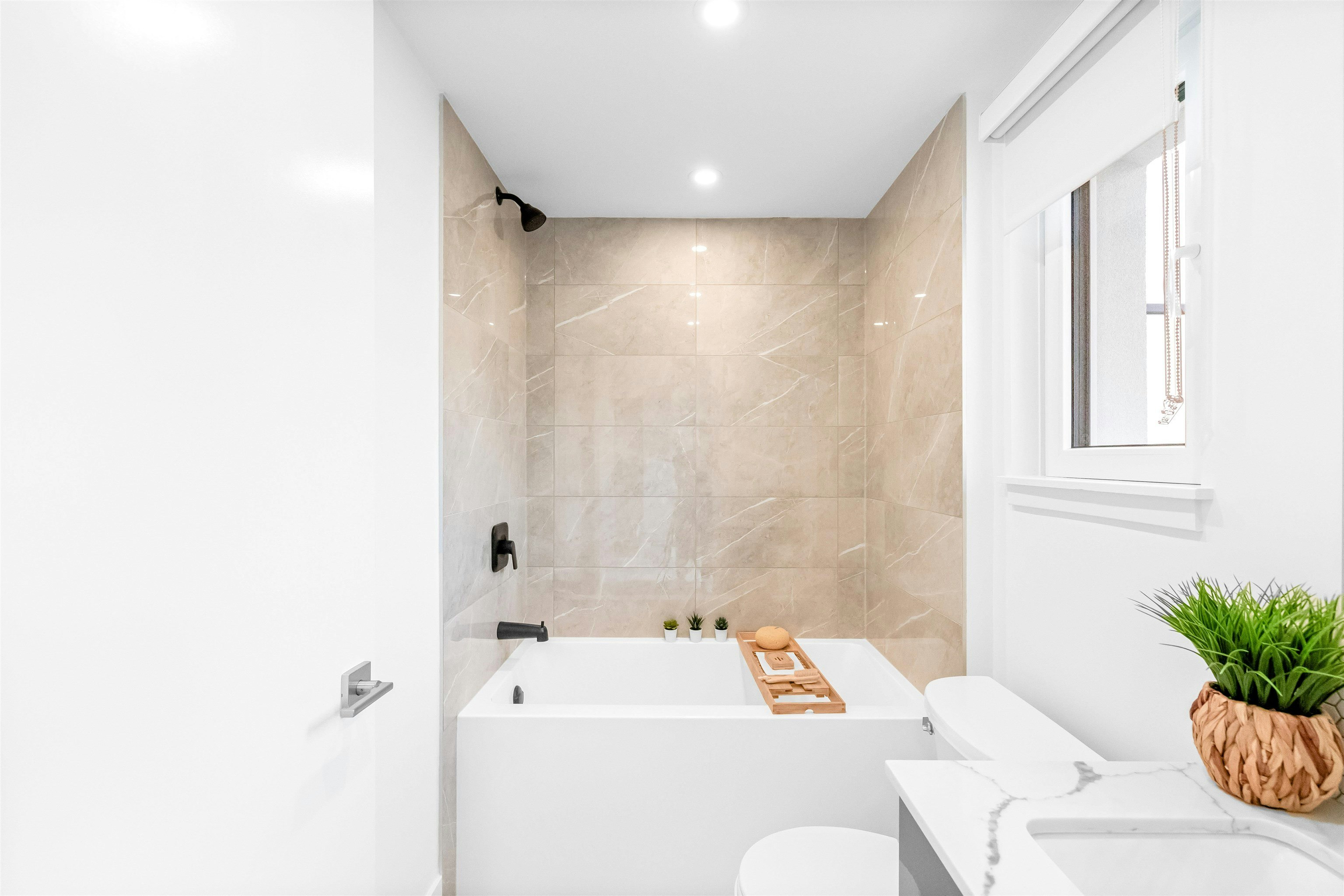 2069 E 1st Avenue, Vancouver, BC, V5N 1B6 - 19