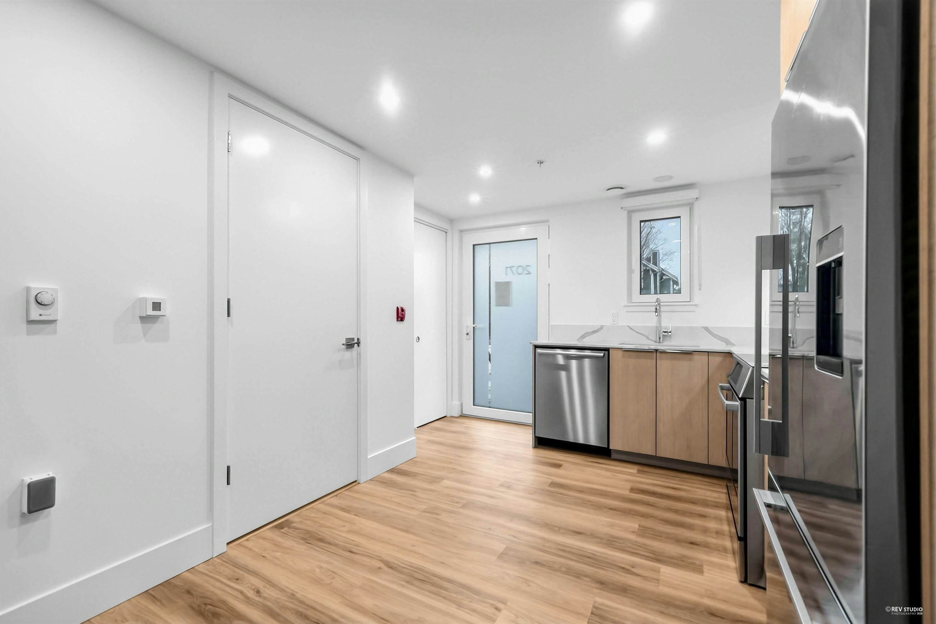 2071 E 1st Avenue, Vancouver, BC, V5N 1B6 - 7