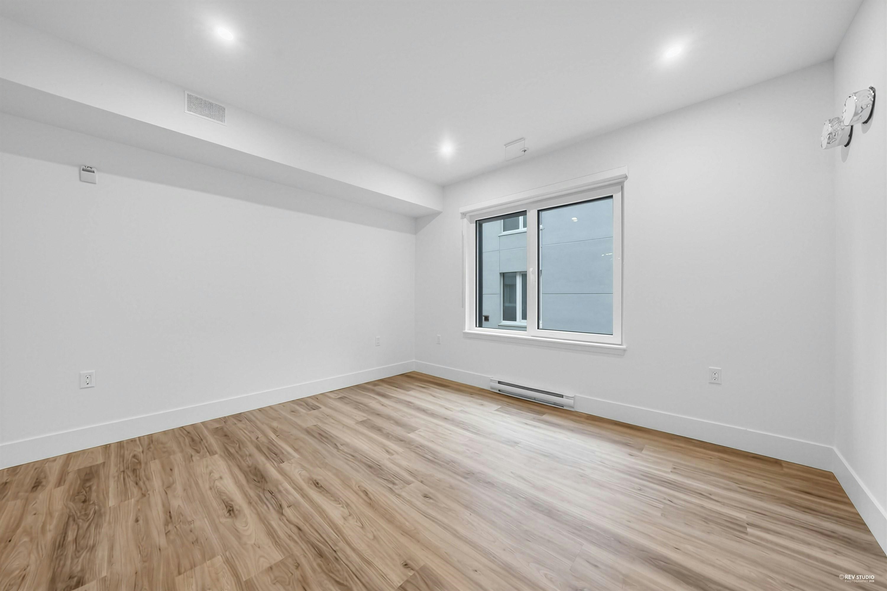 2071 E 1st Avenue, Vancouver, BC, V5N 1B6 - 12