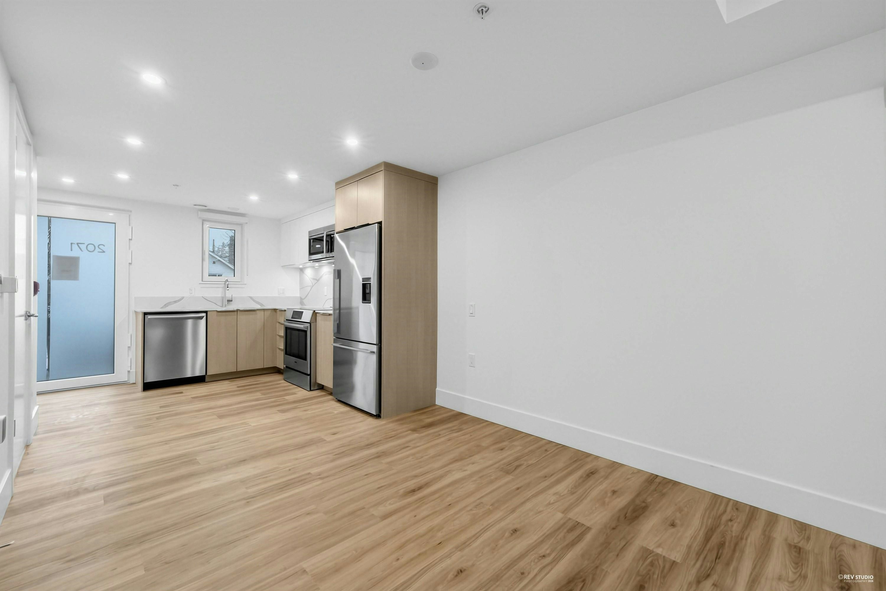 2071 E 1st Avenue, Vancouver, BC, V5N 1B6 - 9