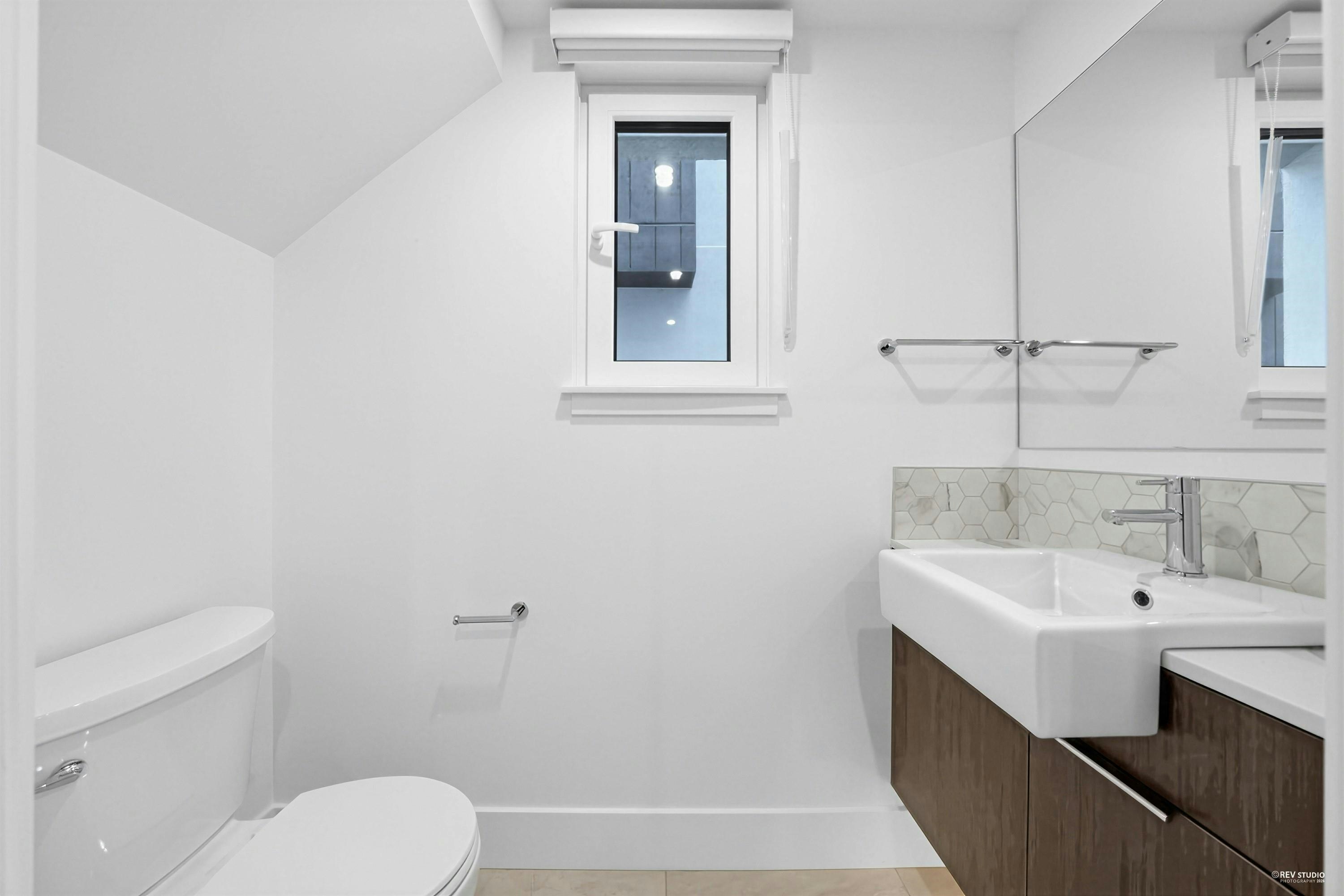 2071 E 1st Avenue, Vancouver, BC, V5N 1B6 - 29