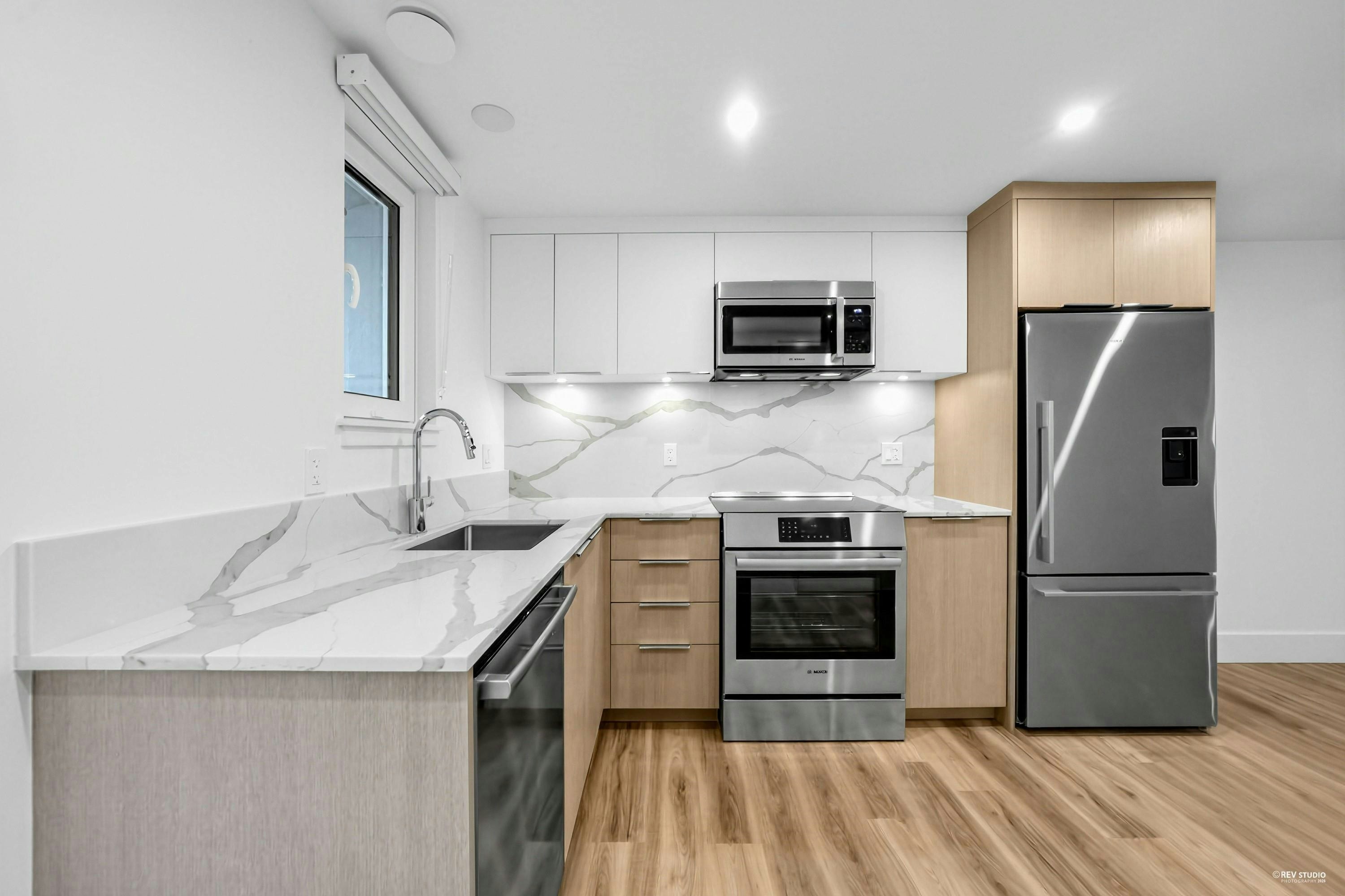 2071 E 1st Avenue, Vancouver, BC, V5N 1B6 - 6