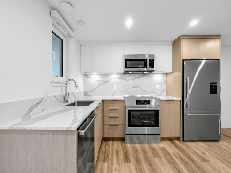 2071 E 1st Avenue, Vancouver, BC, V5N 1B6 - 6