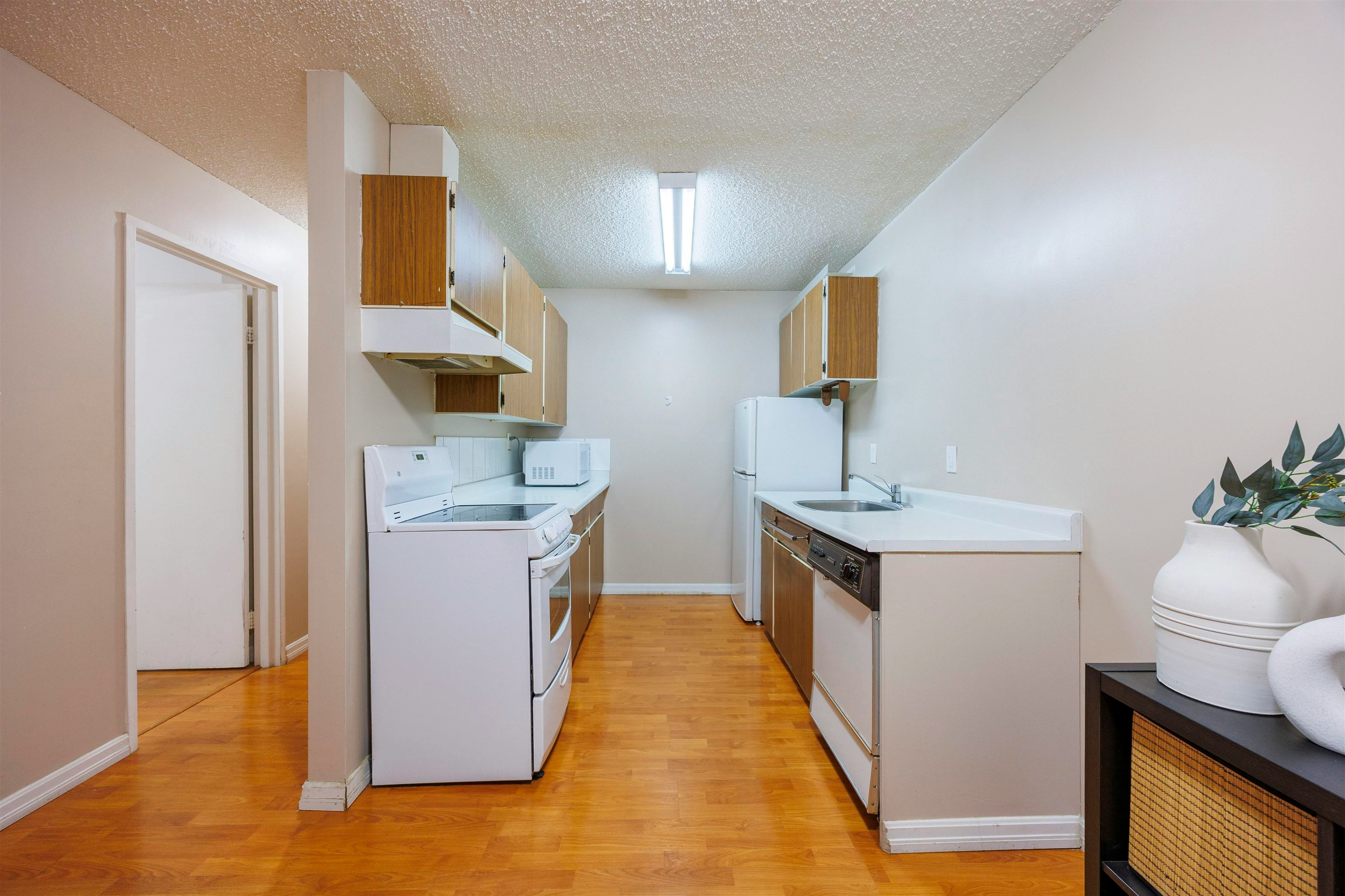 201-7200 Lindsay Road, Richmond, BC, V7C 3M6 - 8