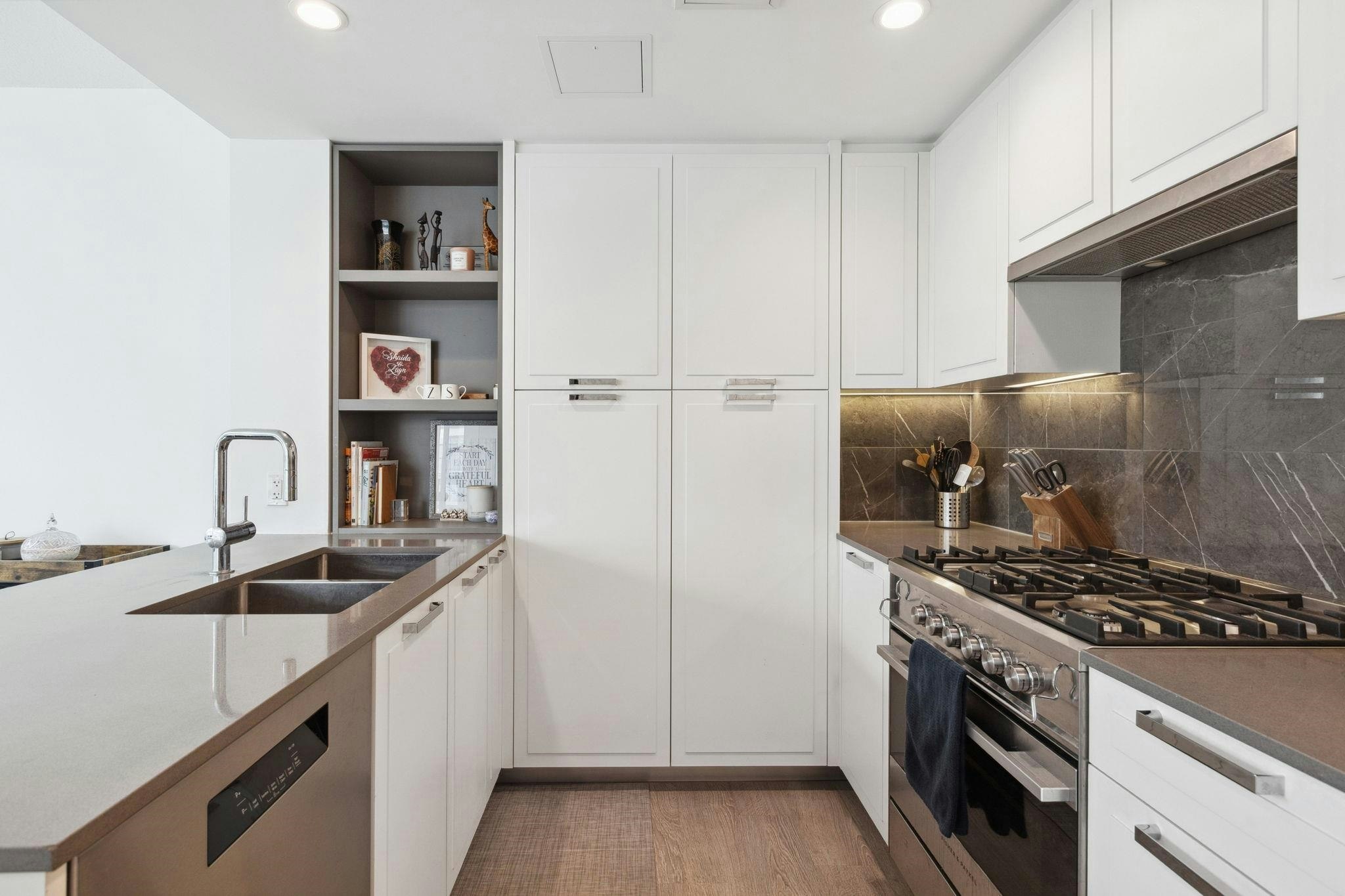 403-1471 Hunter Street - 3