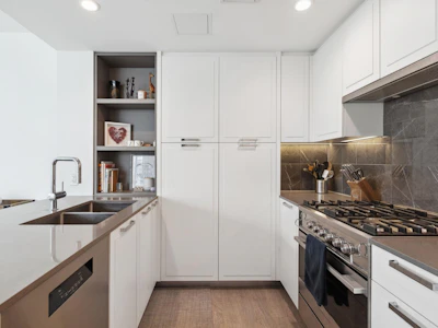 403-1471 Hunter Street - 3