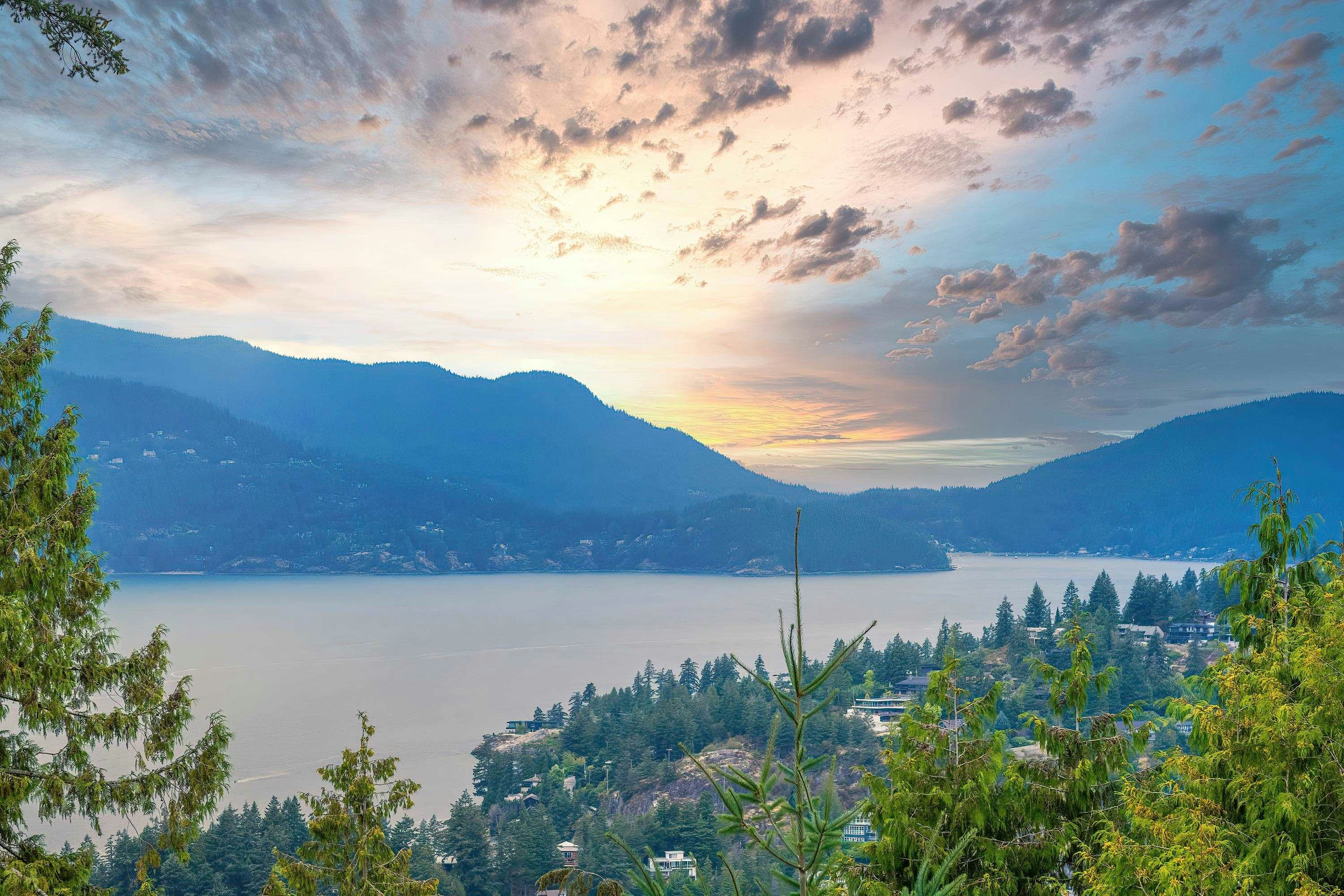 5343 Monte Bre Crescent, West Vancouver, BC, V7W 3A7