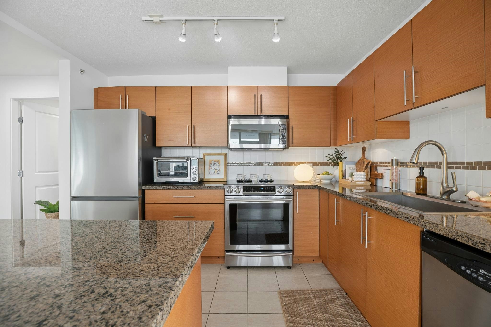 2602-2225 Holdom Avenue, Burnaby, BC, V5B 0A1 - 12