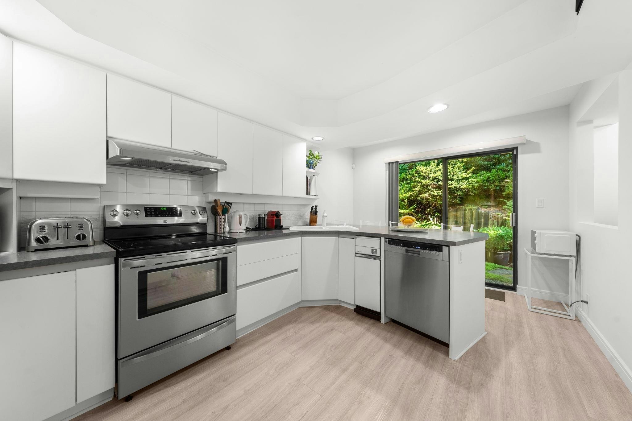 826 Frederick Road, North Vancouver, BC, V7K 2Y3 - 9