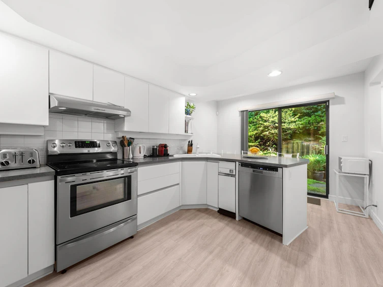 826 Frederick Road, North Vancouver, BC, V7K 2Y3 - 9