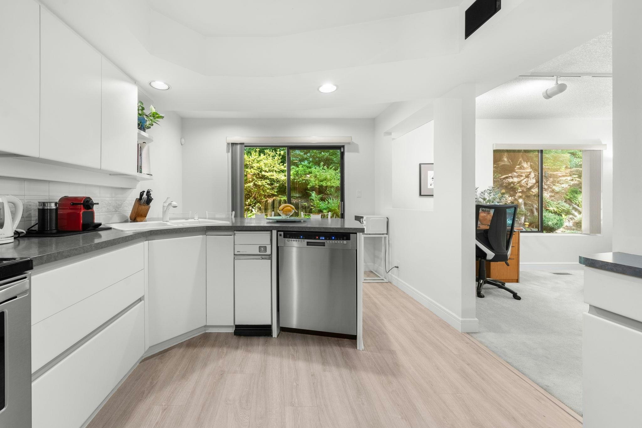 826 Frederick Road, North Vancouver, BC, V7K 2Y3 - 11