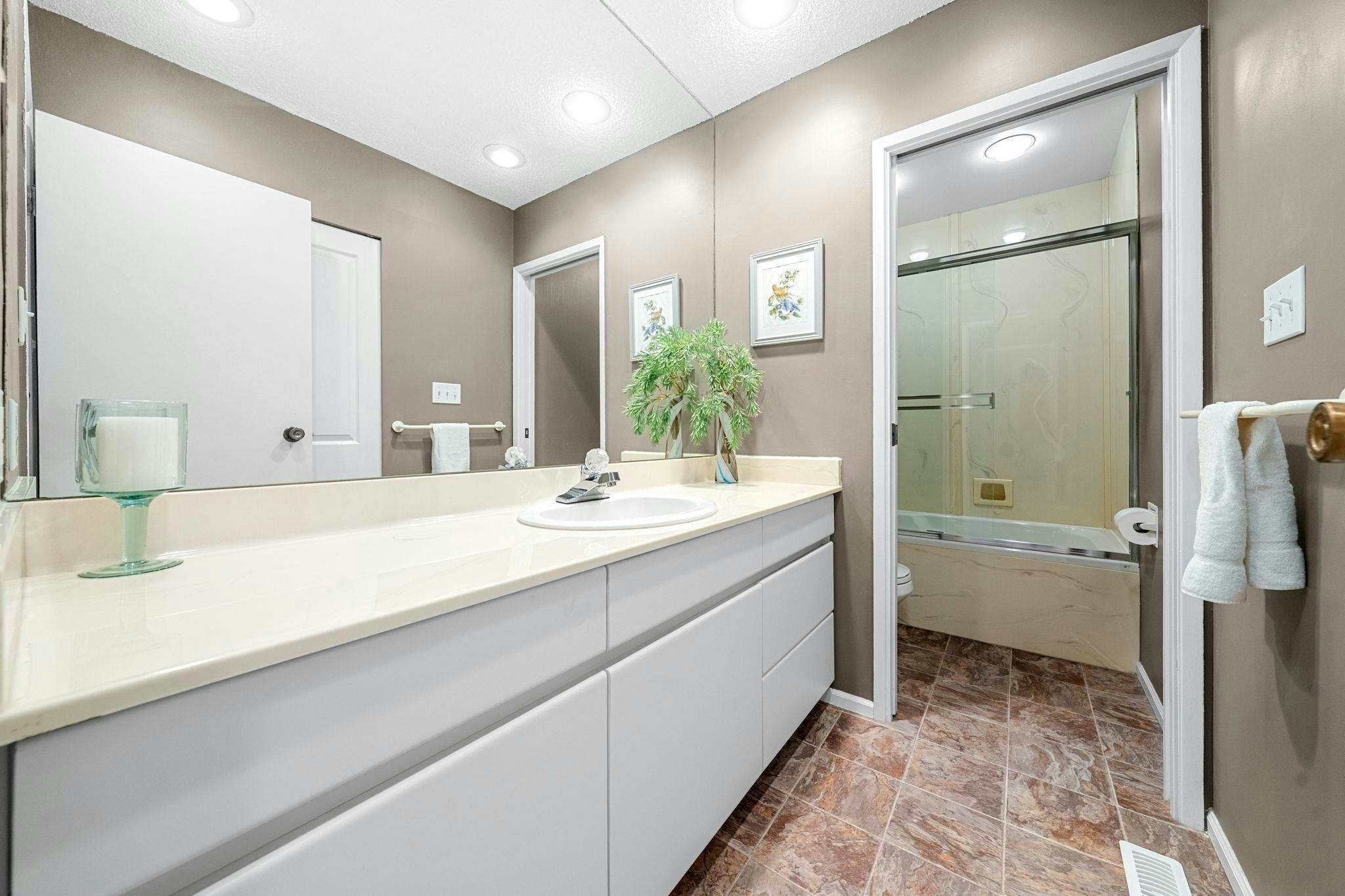 826 Frederick Road, North Vancouver, BC, V7K 2Y3 - 26