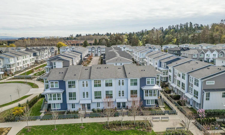 3-4716 Orca Way