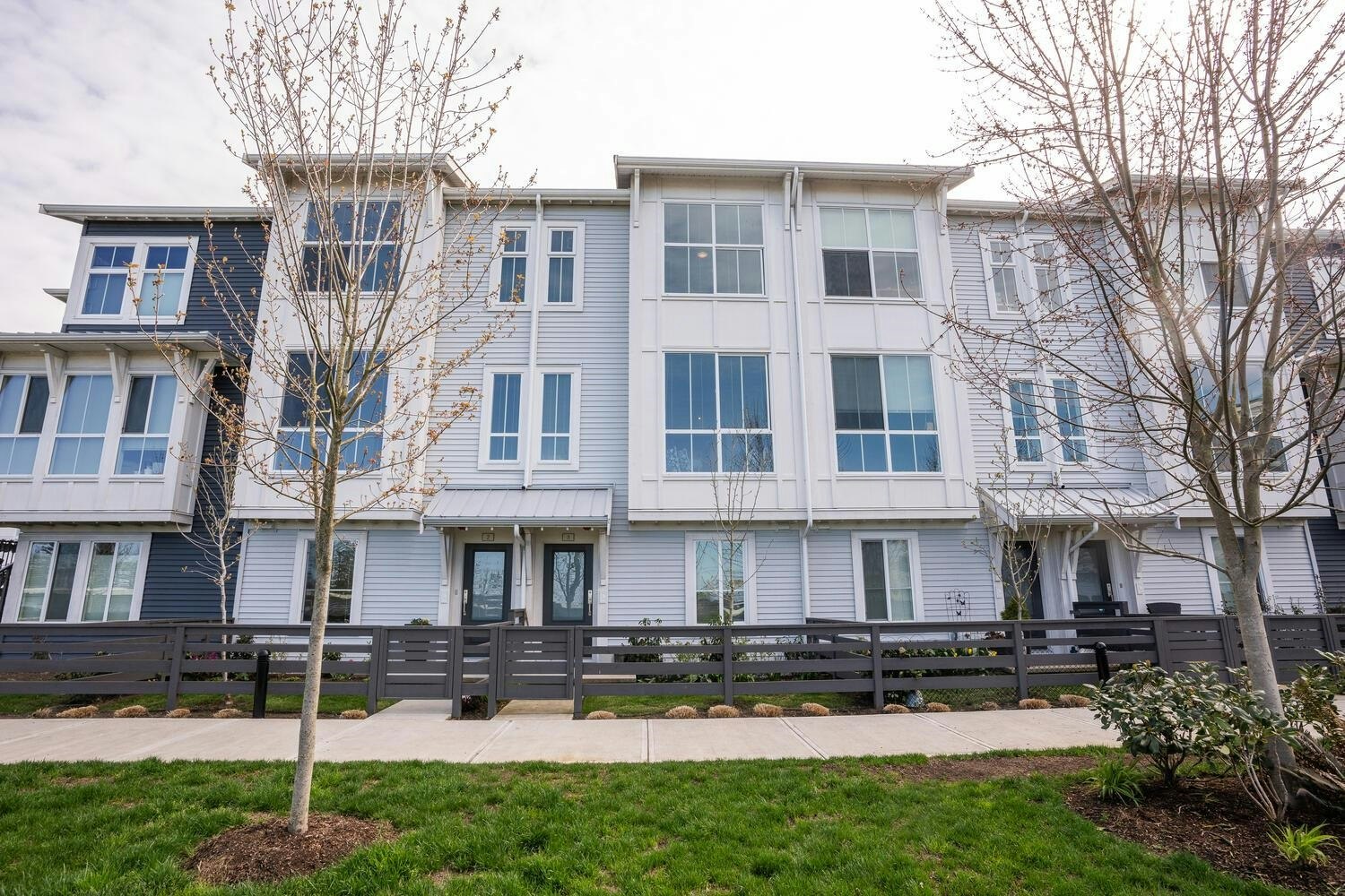 3-4716 Orca Way - 2