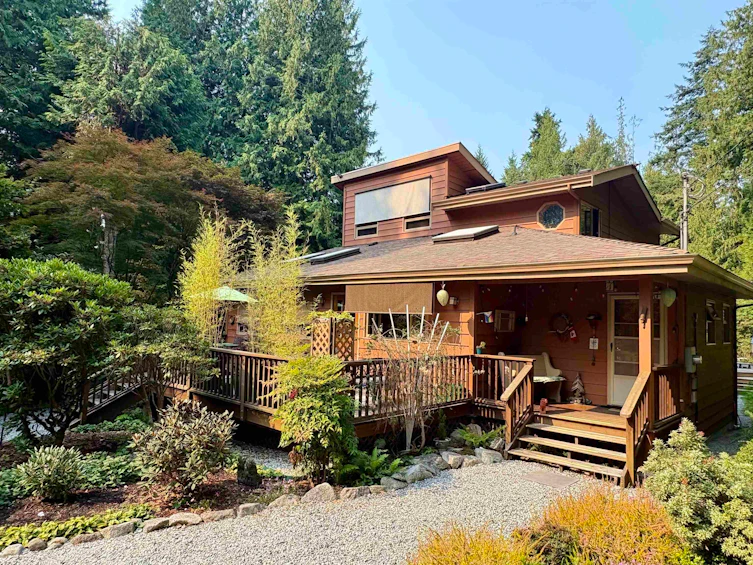 1549 Park Avenue, Roberts Creek, BC, V0N 2W2