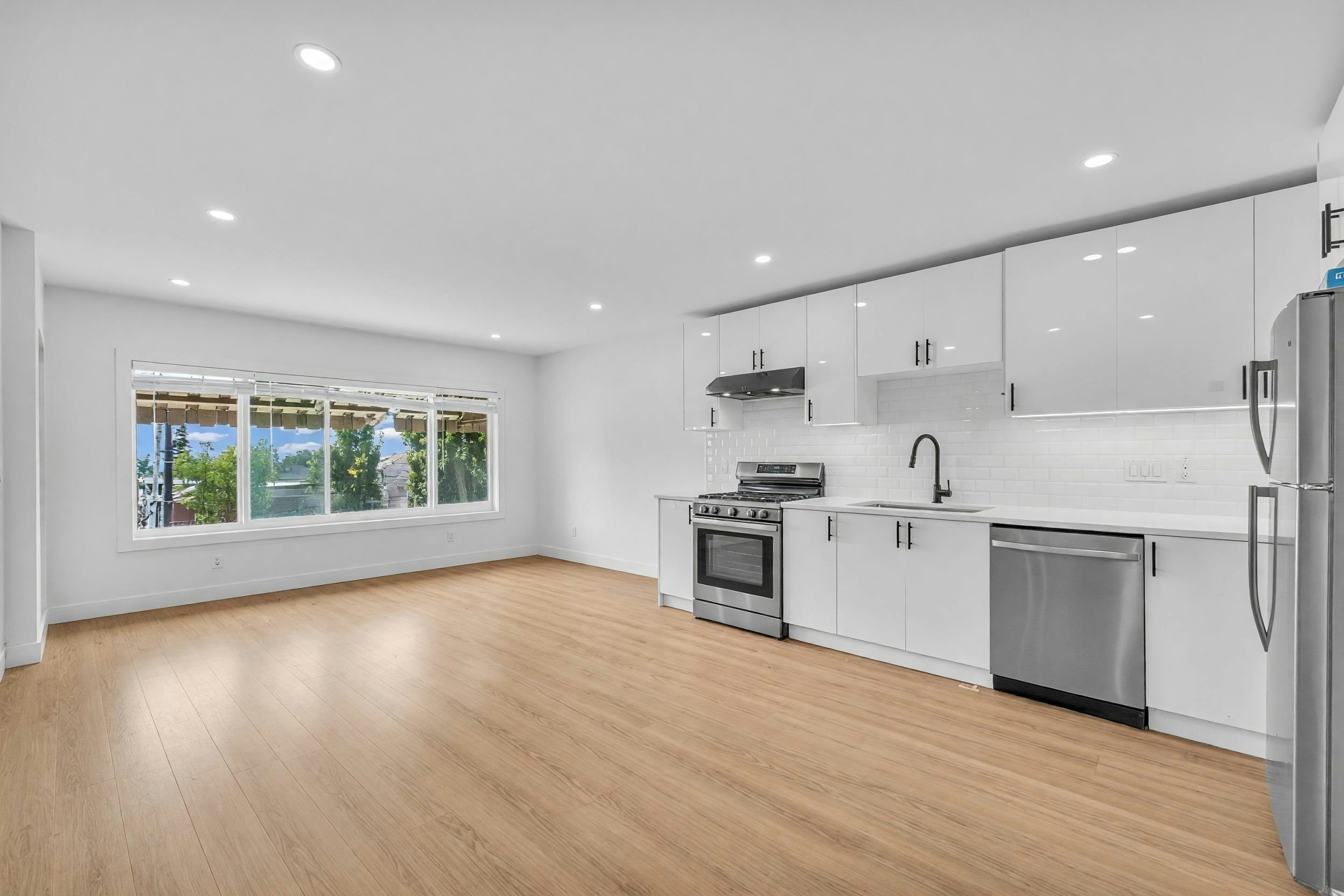 425 E 57th Avenue, Vancouver, BC, V5X 1S8