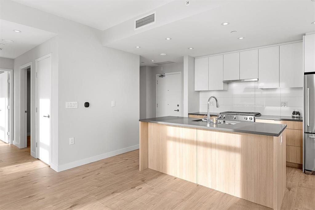 210X-3430 E Kent South Avenue, Vancouver, BC, V5S 0G7 - 2